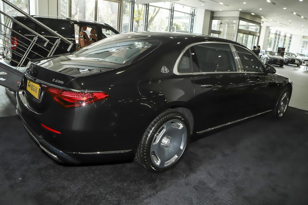 Mercedes-Benz Maybach S-Class 2026, фото 7