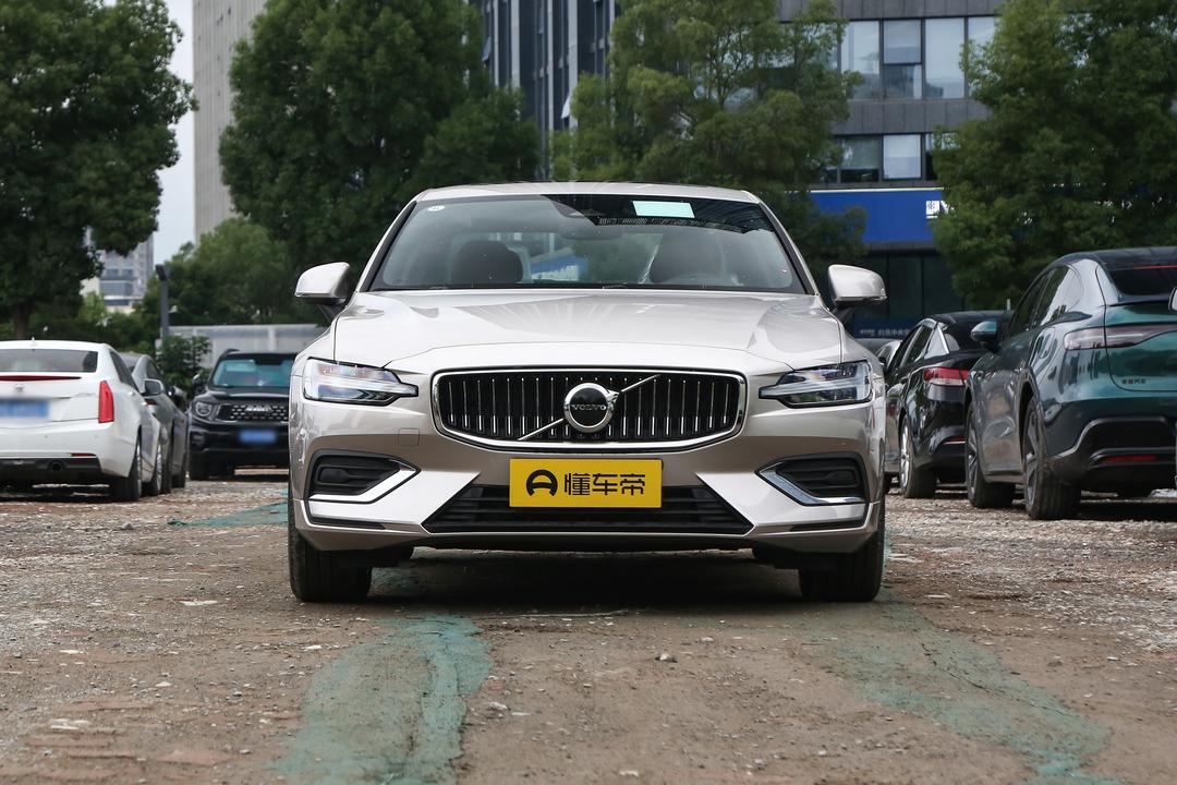 Volvo S60 2026, фото 2