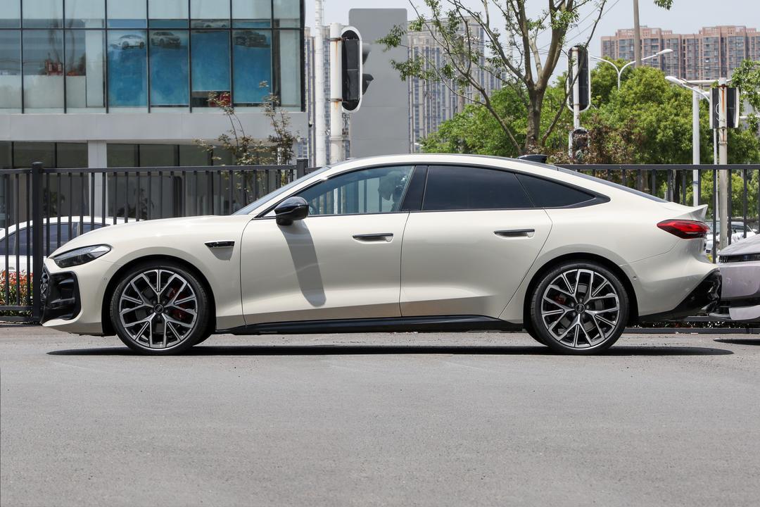 Audi A5L Sportback 2026, фото 4