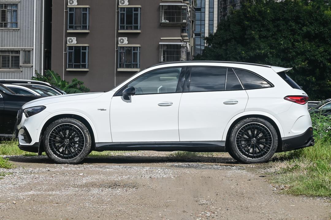 Mercedes-Benz GLC AMG 2026, фото 4