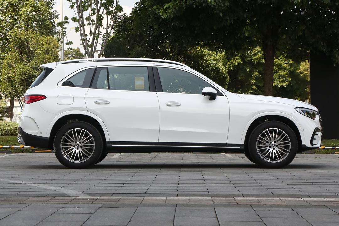 Mercedes-Benz GLC-Class 2026, фото 8