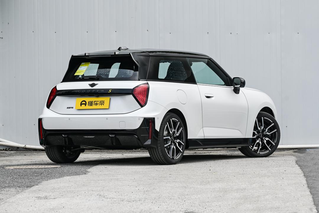 MINI Cooper Electric 2026, фото 7