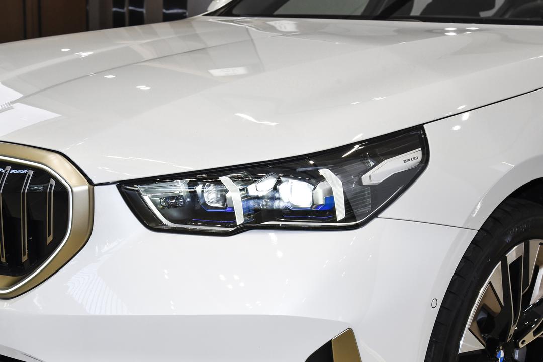 BMW 5 Series 2026, фото 14