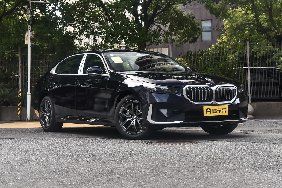 BMW 5 Series 2026, фото 3