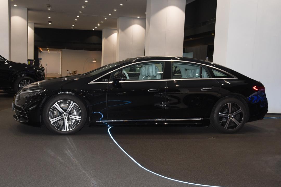 Mercedes-Benz EQS 2026, фото 4