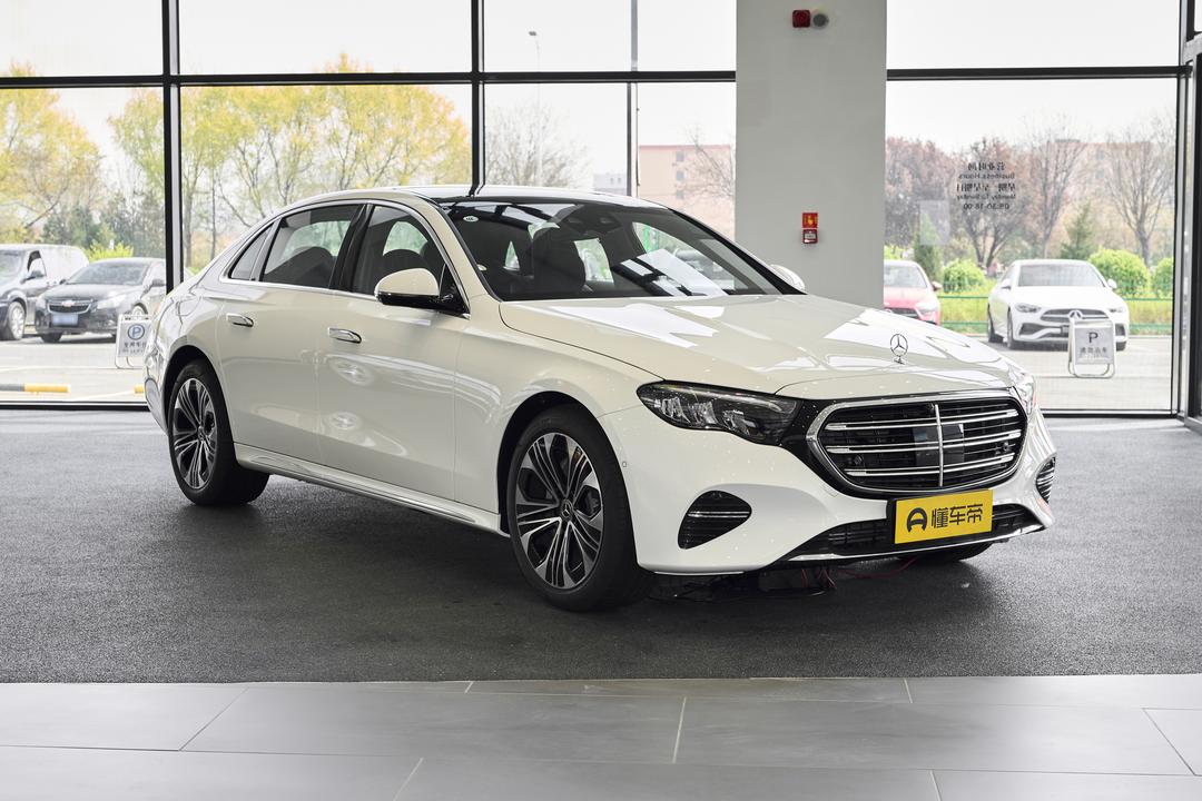 Mercedes-Benz E-Class 2026, фото 3