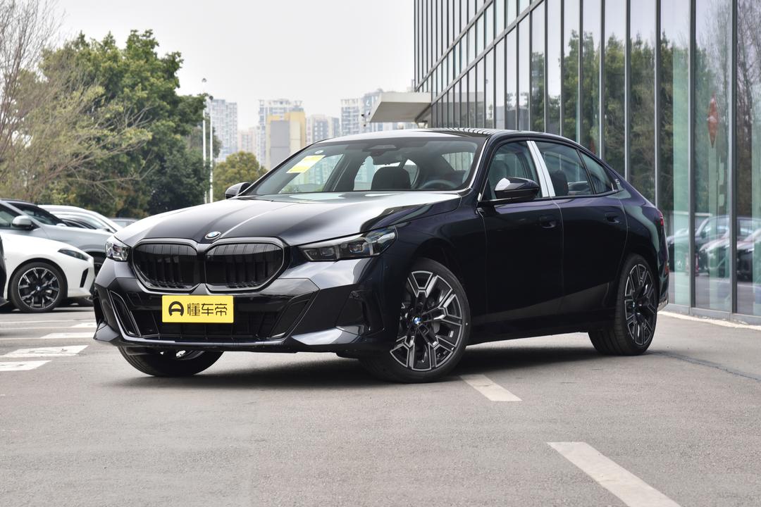 BMW 5 Series 2026, фото 1