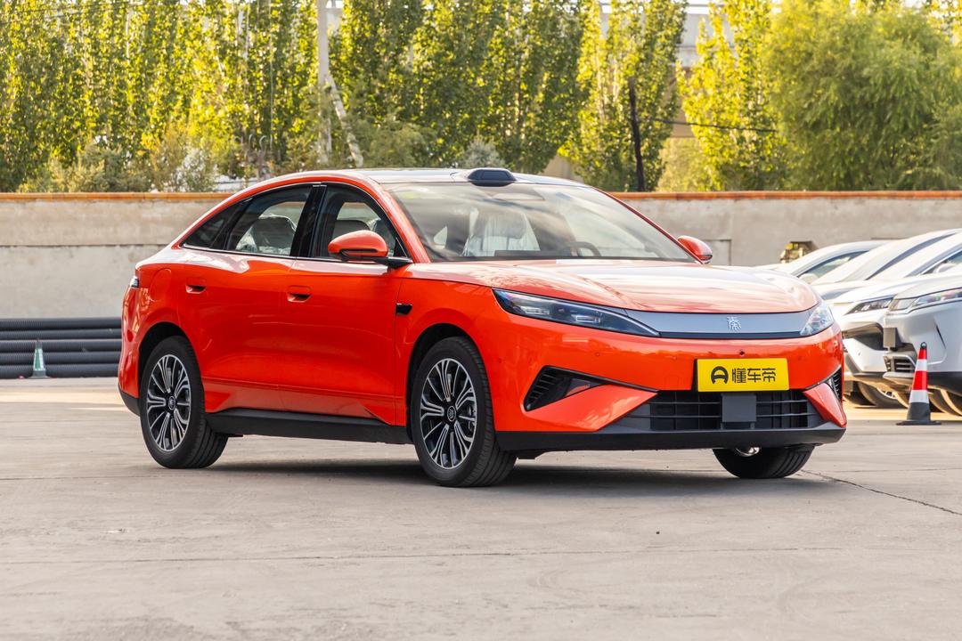 BYD Qin MAX DM 2026, фото 3