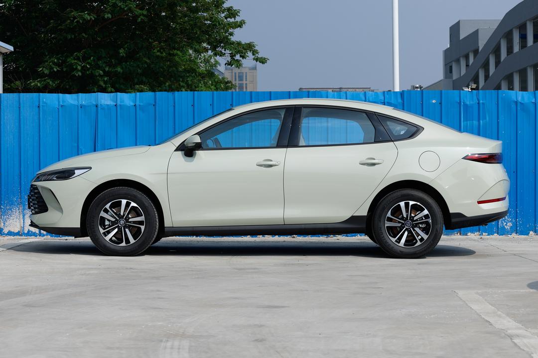 BYD Qin PLUS DM 2026, фото 4