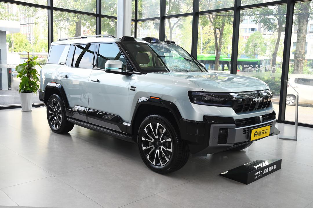 BYD Fangchengbao Leopard 8 2026, фото 3