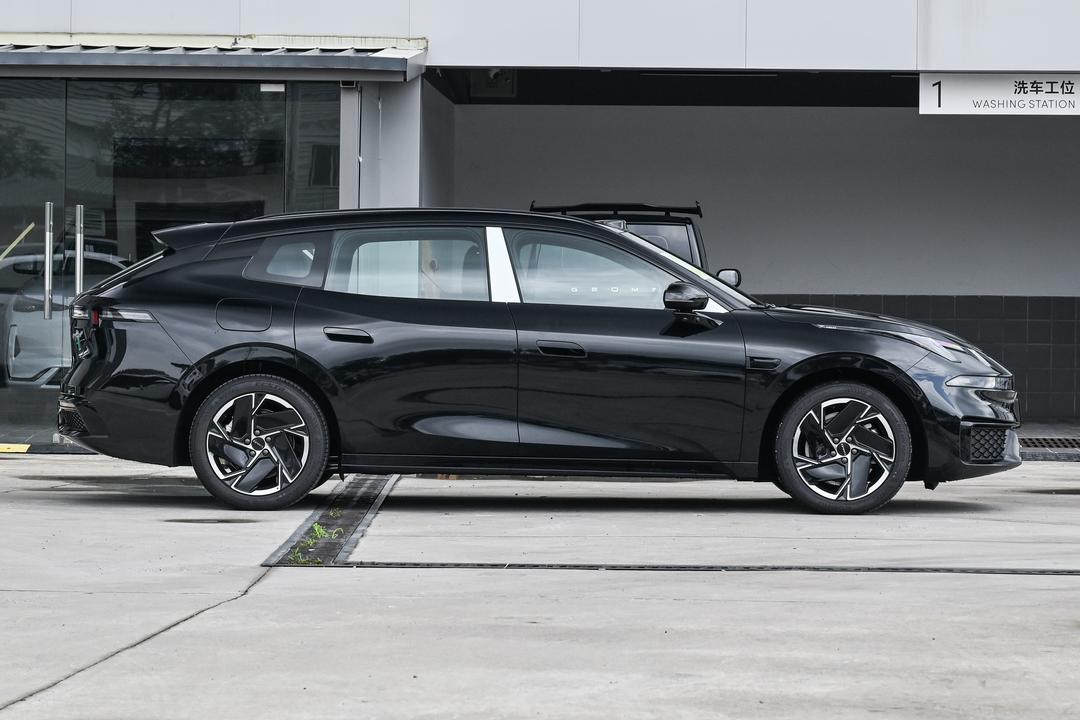Lynk & Co 07GT 2026, фото 8