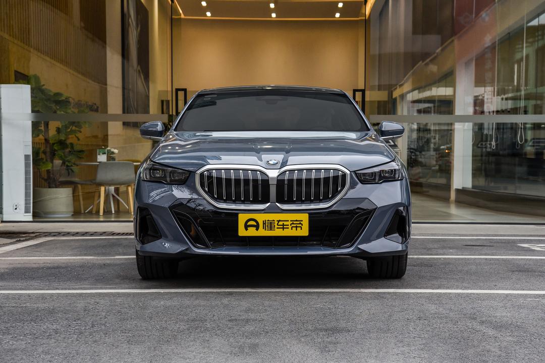 BMW 5 Series 2026, фото 2