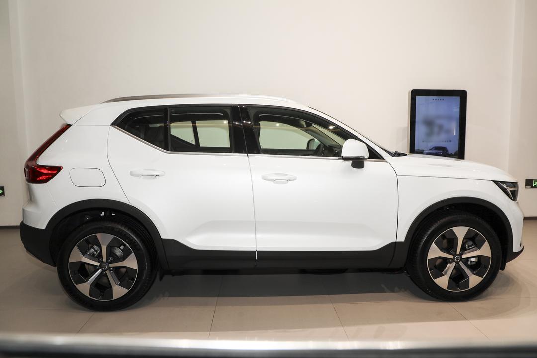Volvo XC40 2026, фото 7