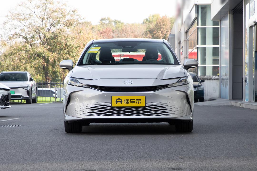Toyota Camry 2026, фото 2
