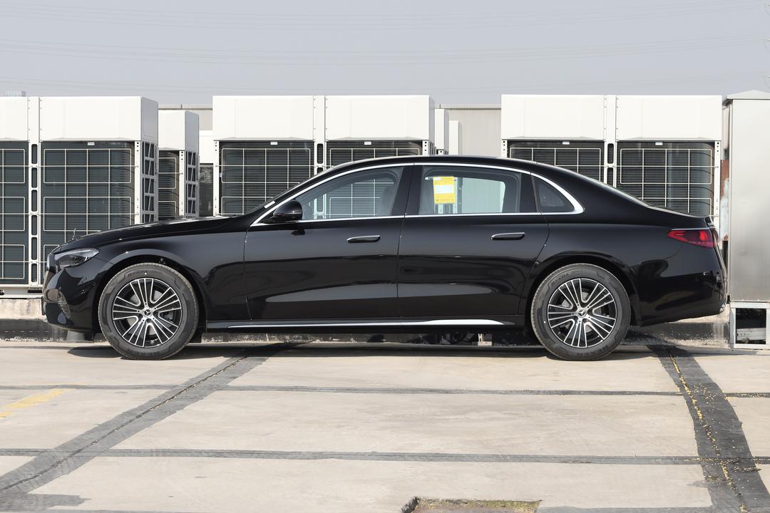 Mercedes-Benz E-Class 2026, фото 4
