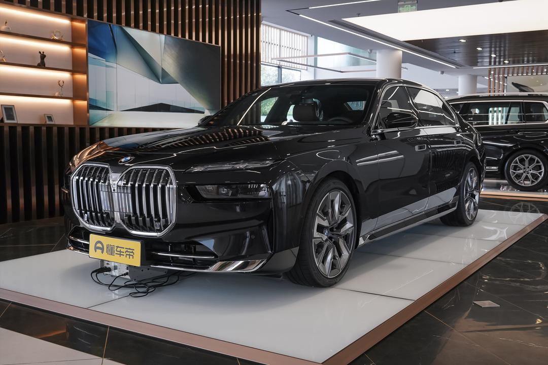 BMW 7-Series 2026, фото 1
