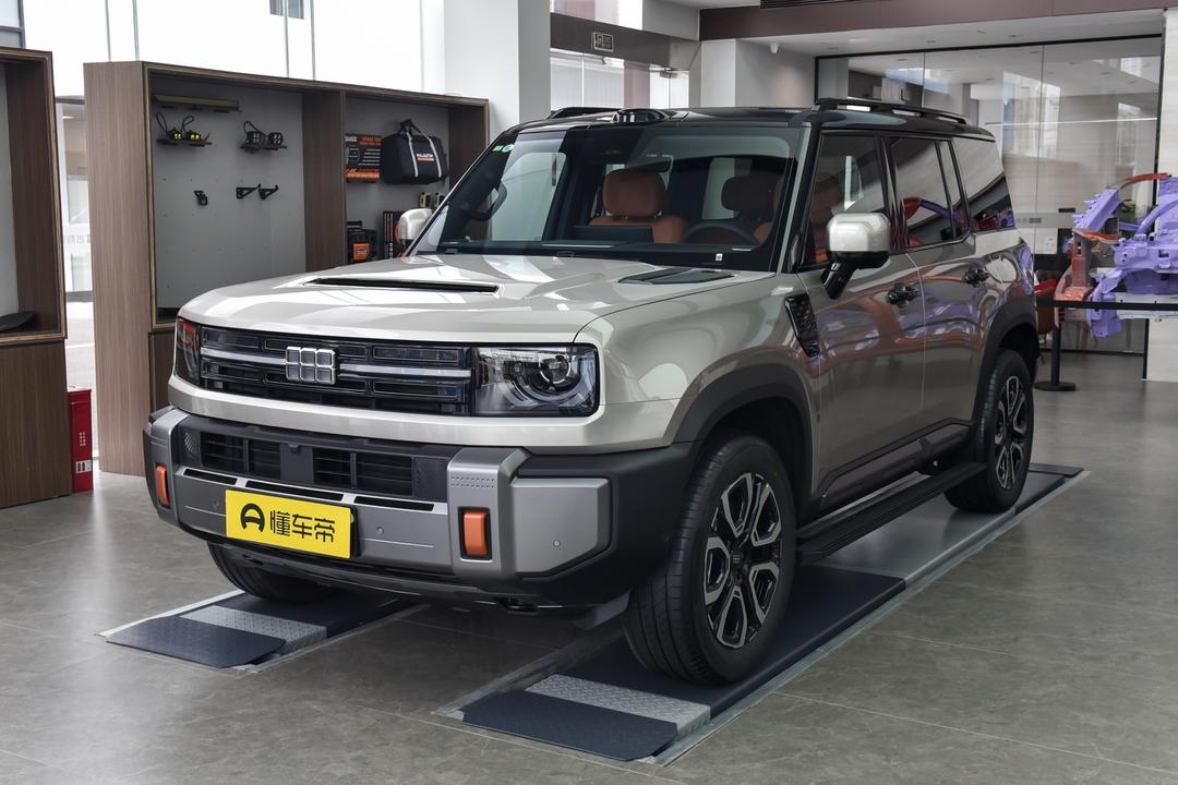 Geely Battleship 700