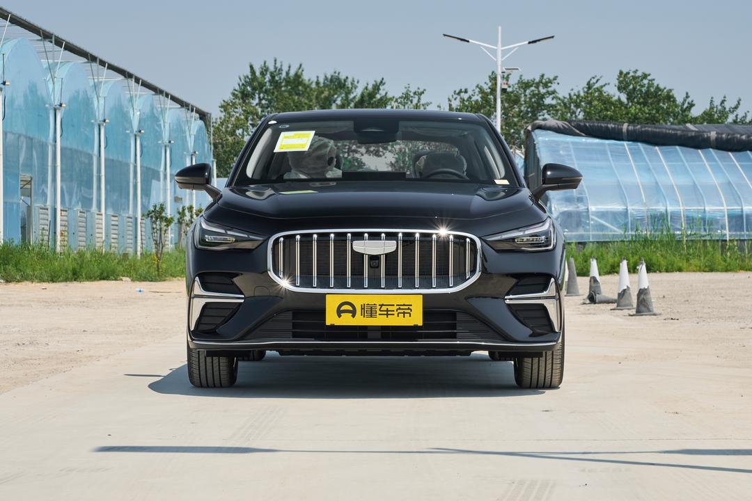 Geely Emgrand 2026, фото 2