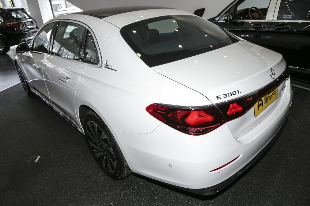 Mercedes-Benz E-Class 2026, фото 5