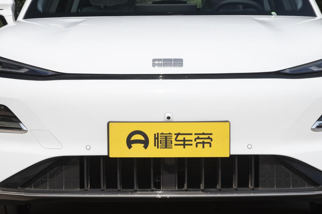 Geely Starlight 8 PHEV 2026, фото 10