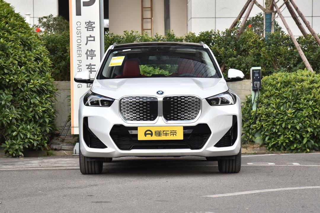 BMW iX1 2026, фото 2