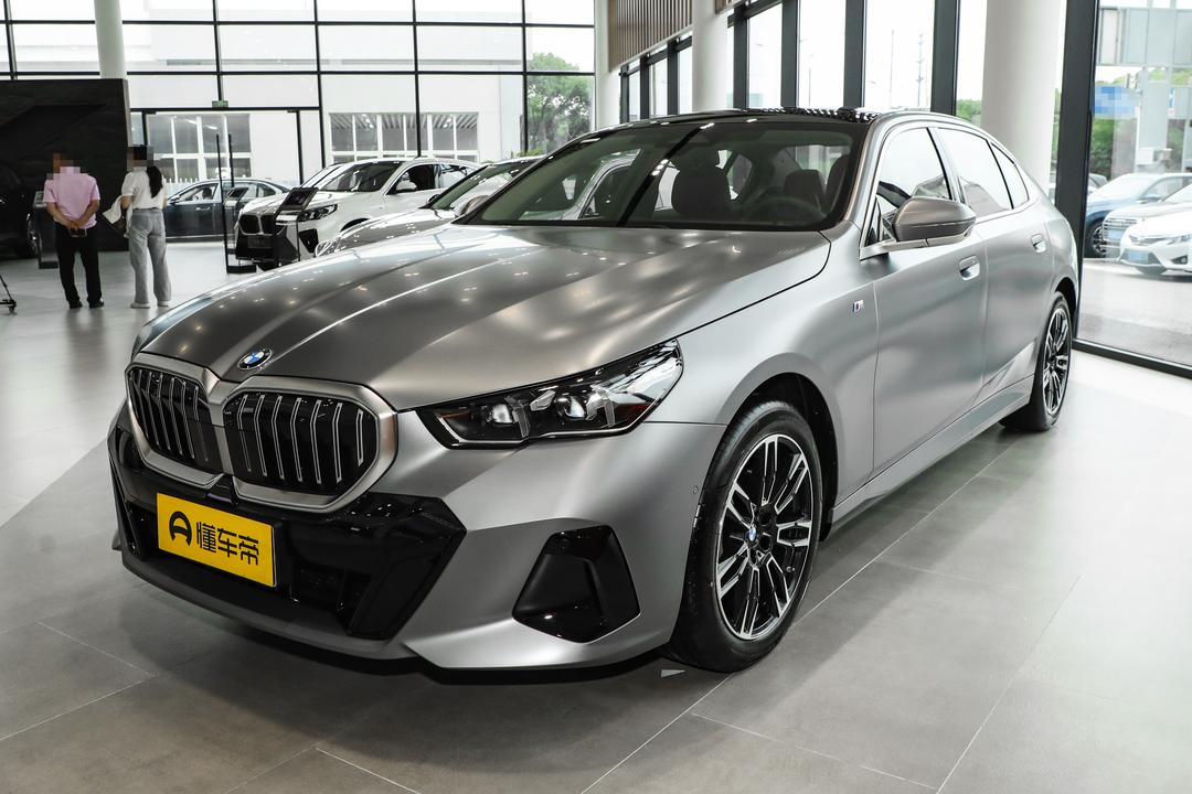 BMW 5 Series 2026, фото 1