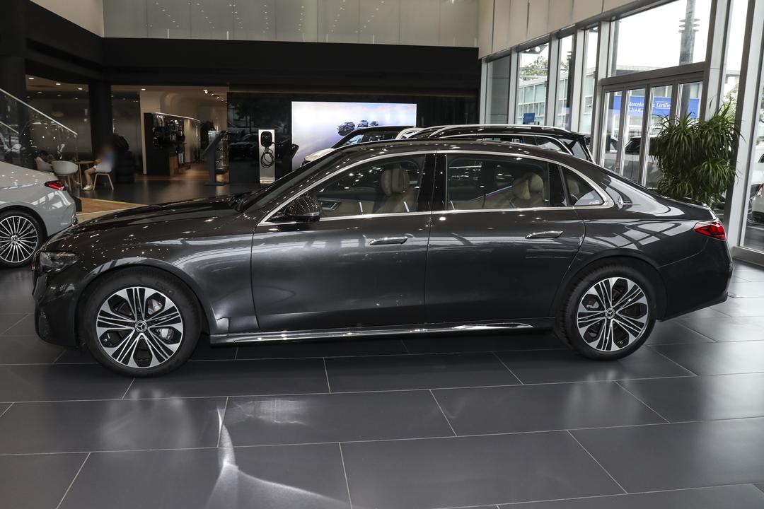 Mercedes-Benz E-Class 2026, фото 4
