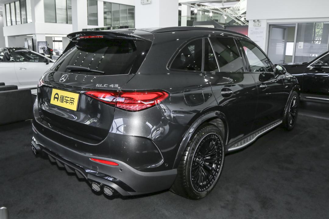 Mercedes-Benz GLC AMG 2026, фото 7