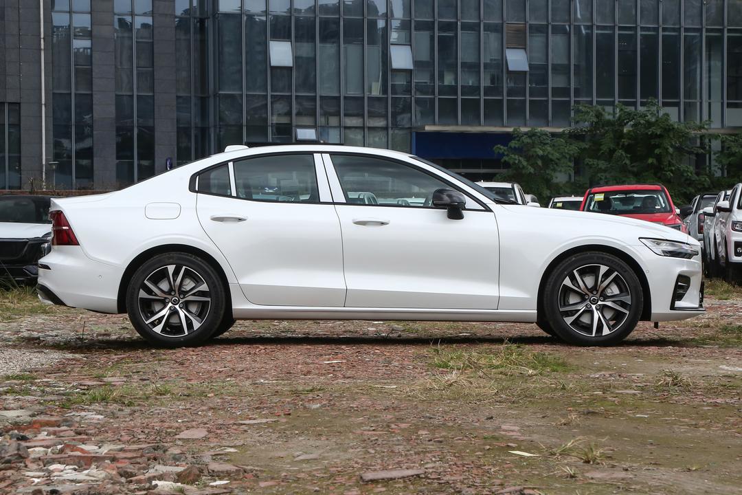 Volvo S60 2026, фото 8