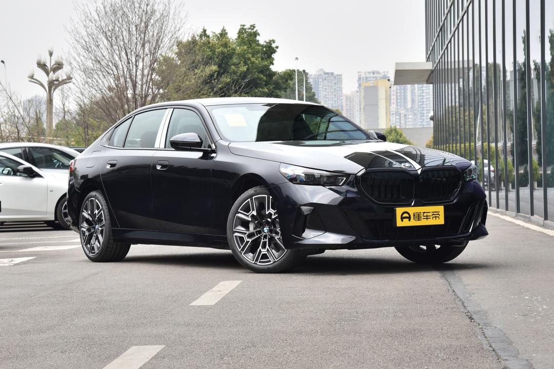 BMW 5 Series 2026, фото 3