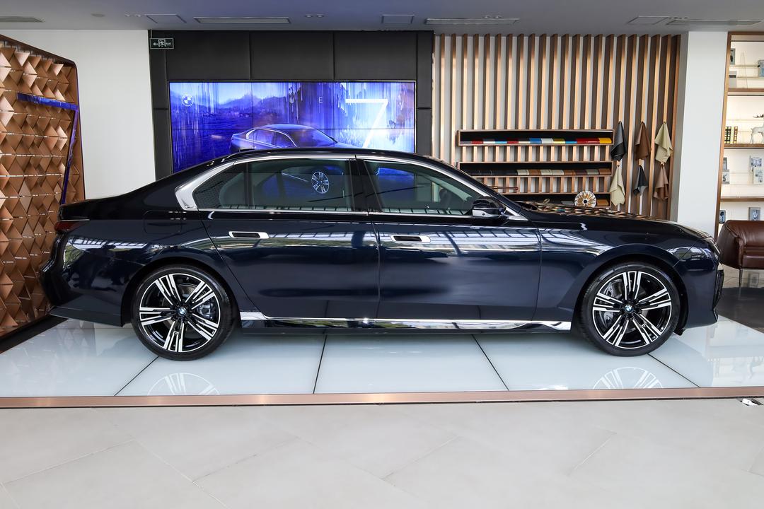 BMW 7-Series 2026, фото 6