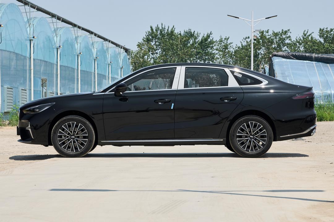 Geely Emgrand 2026, фото 4