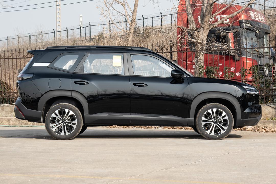 Wuling Xingguang 560 PHEV 2026, фото 8