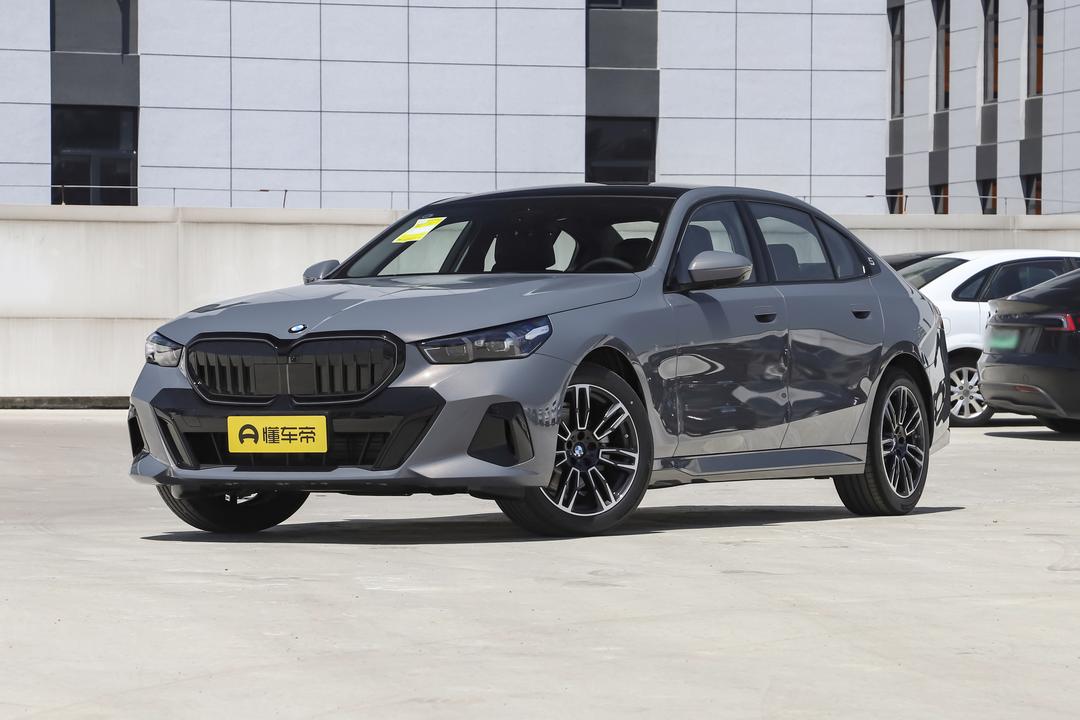 BMW 5 Series 2026, фото 1