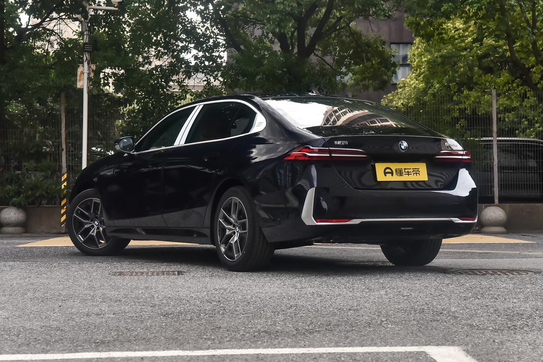 BMW 5 Series 2026, фото 5