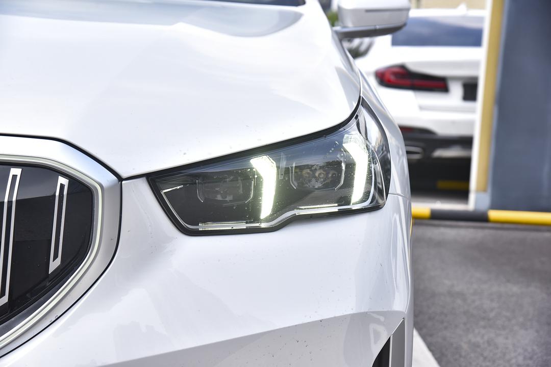 BMW 5 Series 2026, фото 12