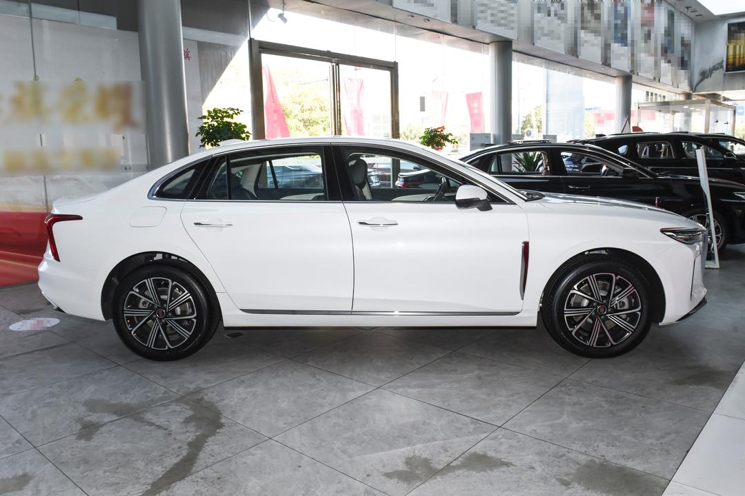 Hongqi H5 PHEV 2026, фото 8