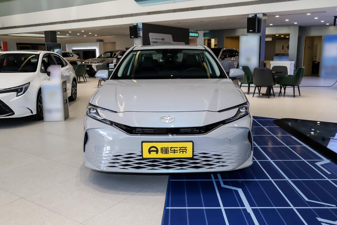 Toyota Camry 2026, фото 2