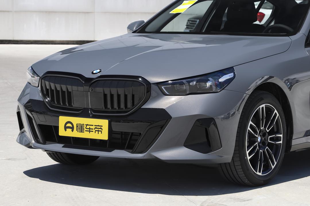 BMW 5 Series 2026, фото 9