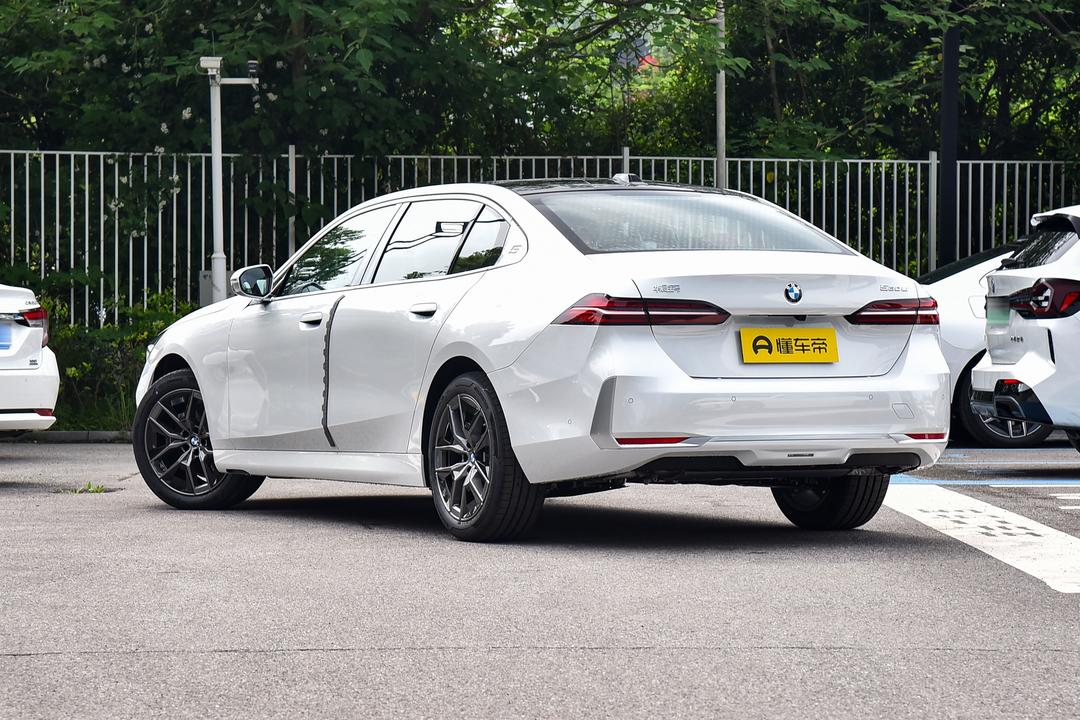 BMW 5 Series 2026, фото 5