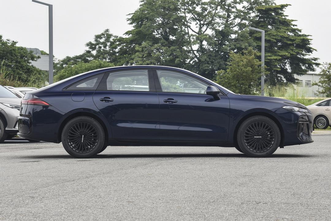 Roewe M7 DMH 2026, фото 8