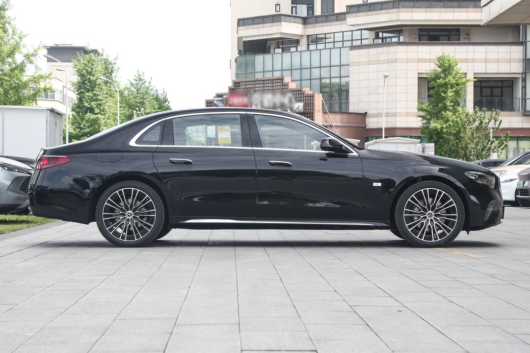 Mercedes-Benz E-Class 2026, фото 8