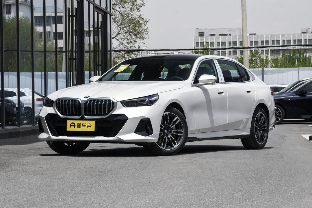 BMW 5 Series 2026, фото 1