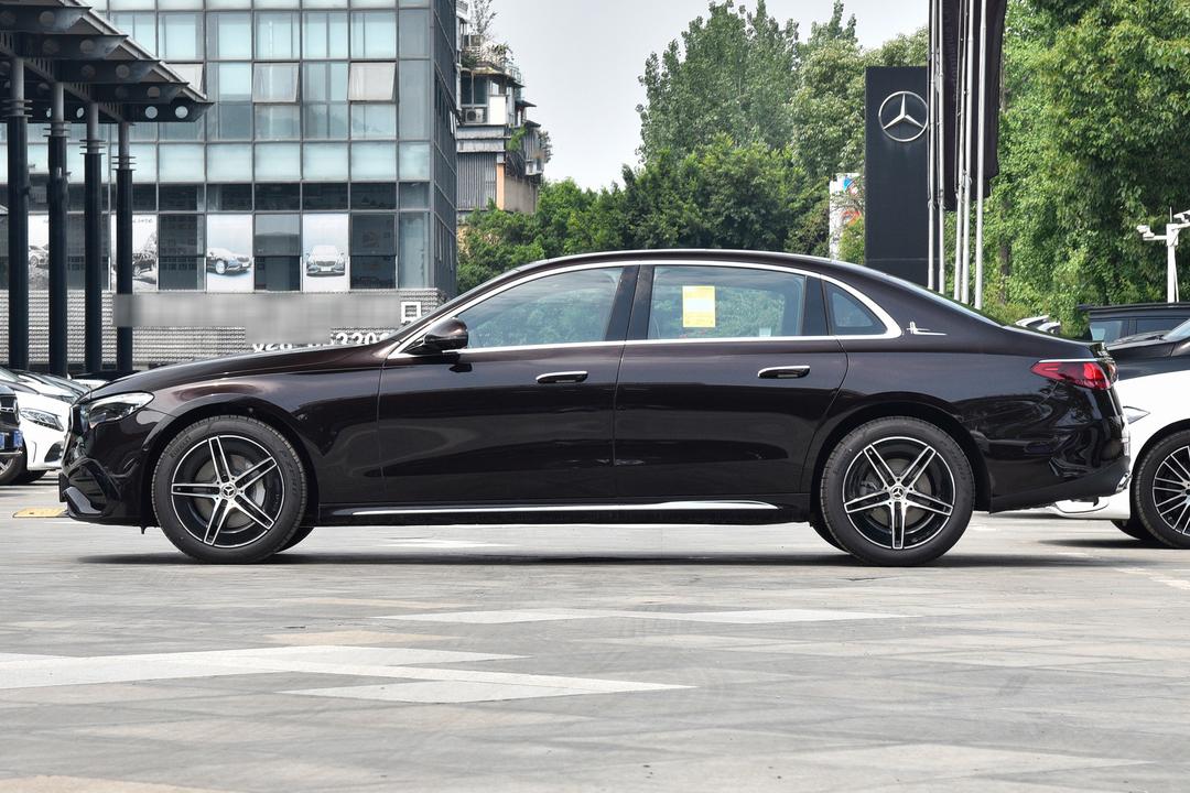 Mercedes-Benz E-Class 2026, фото 4
