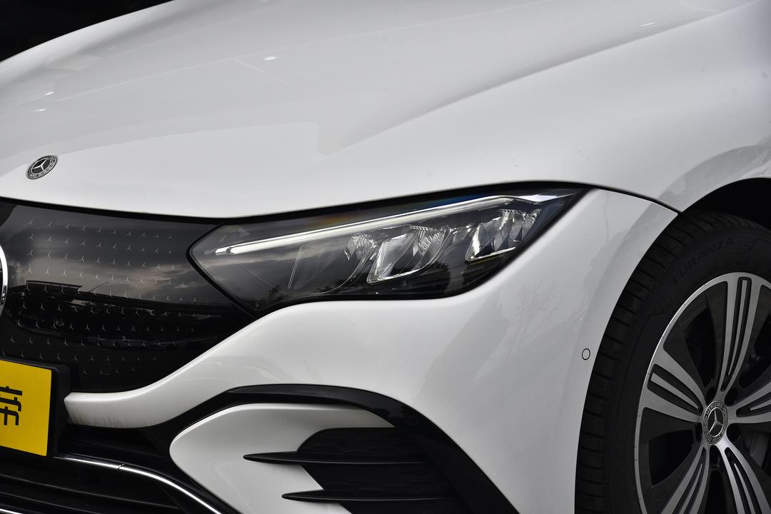 Mercedes-Benz EQE 2026, фото 14