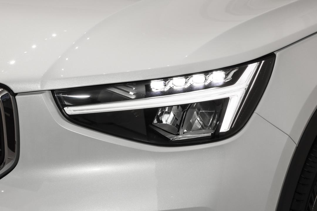Volvo XC40 2026, фото 13
