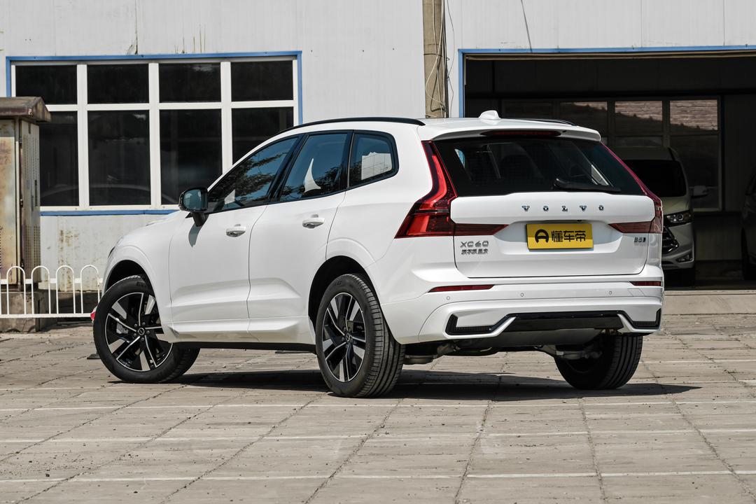 Volvo XC60 2026, фото 5