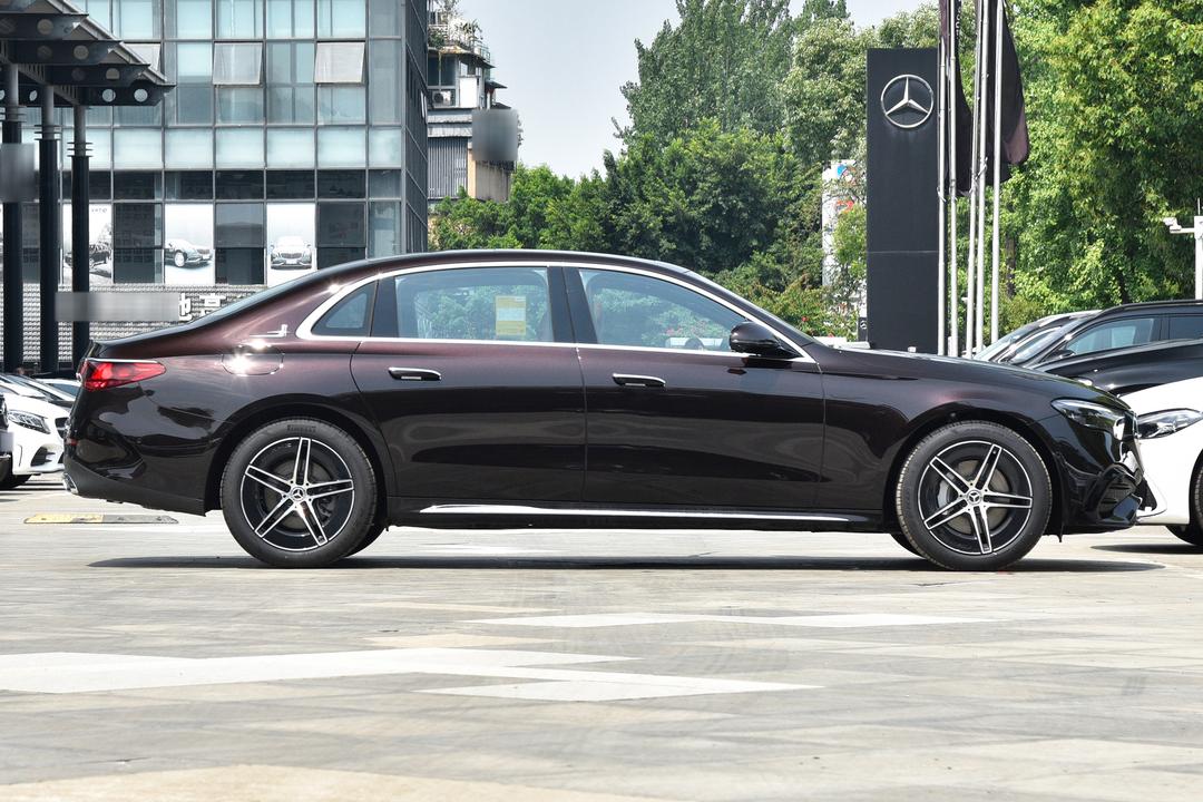 Mercedes-Benz E-Class 2026, фото 8