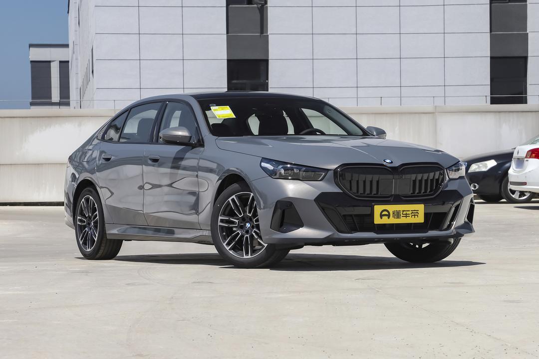 BMW 5 Series 2026, фото 3