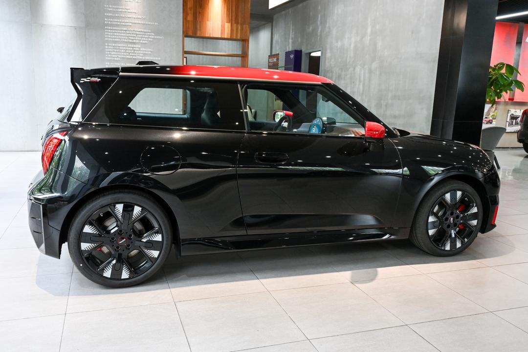 MINI JCW EV 2026, фото 8